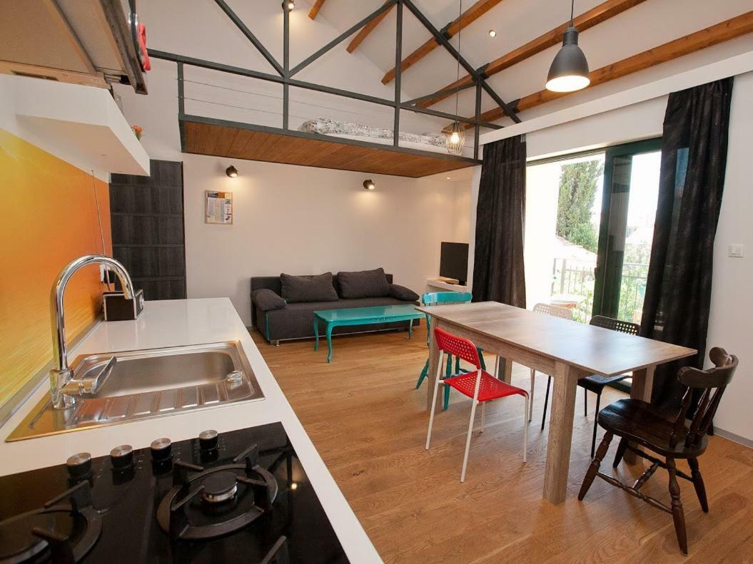 Wolverine Residence Zara Esterno foto
